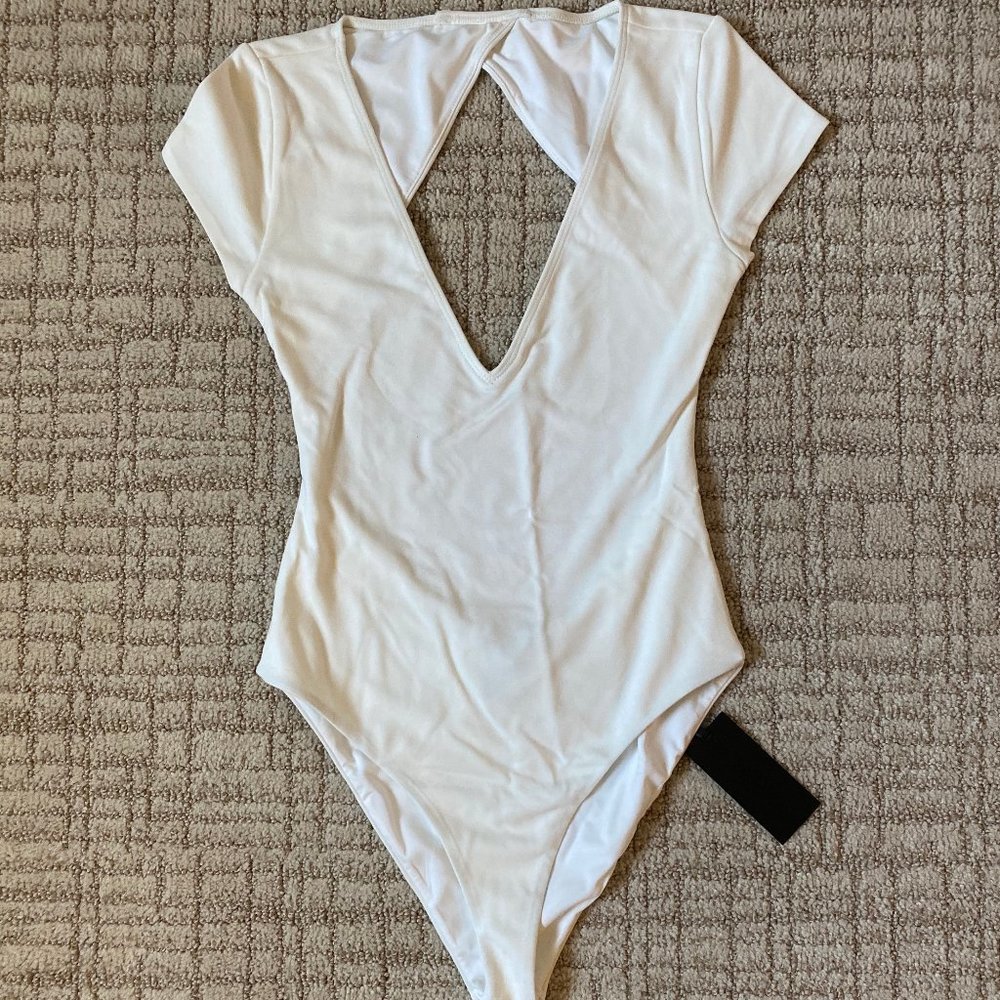 h:ours Revolve Cross Back Short Sleeve Bodysuit